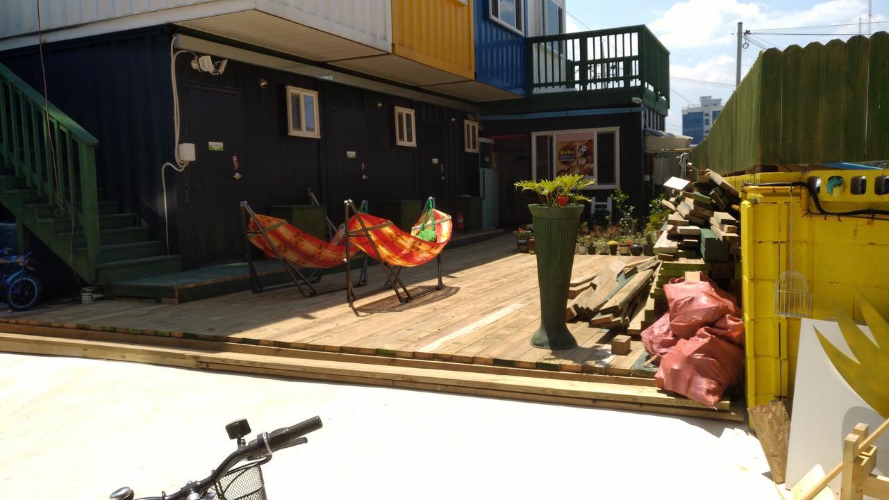 Ocean Capsule Guesthouse Gangneung Exterior photo